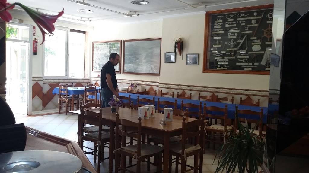 Mitja Lluna Cafe - Bar — Ambiente