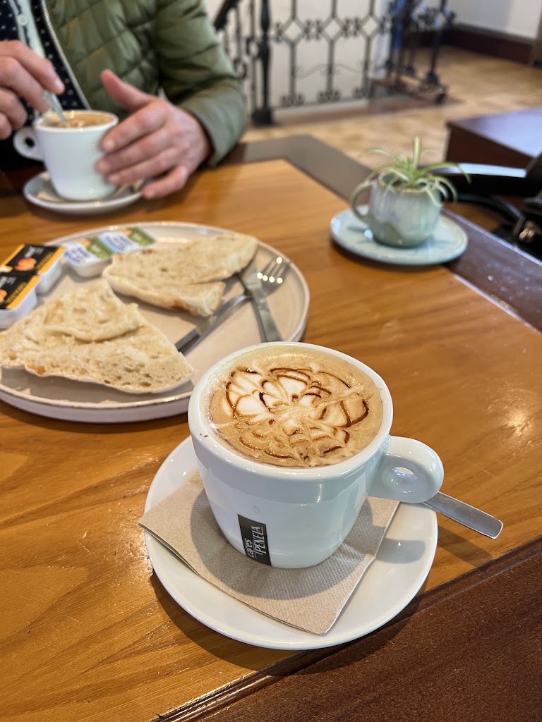 Cafe Casino de Lalin — Comida y bebida
