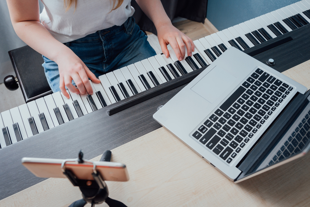 Escuela de Musica y Danza Ritmo — Piano
