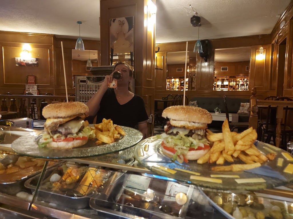 Bar Restaurant Cerveceria Adriana — Comida y bebida