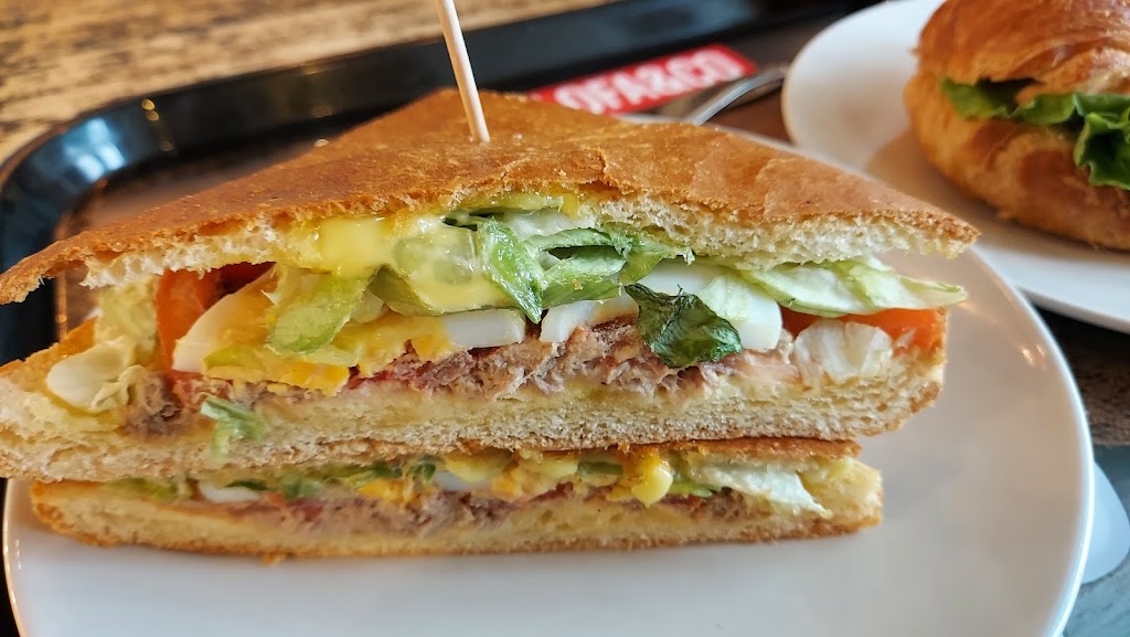 Panaderia Gallofa&Co — Comida y bebida
