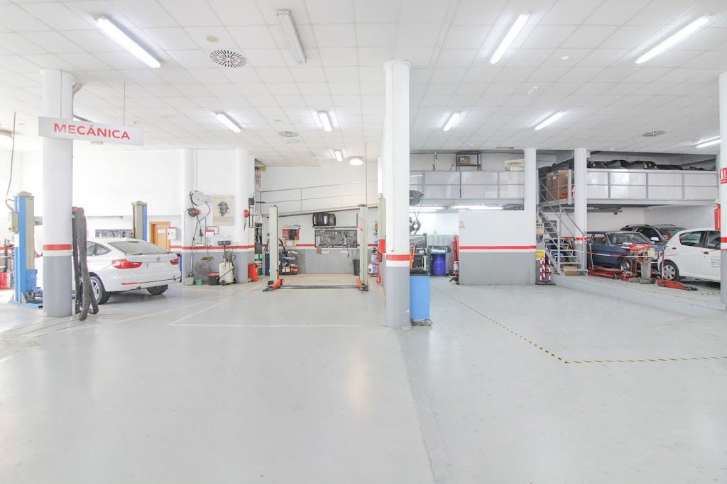 Malagon Motor — Interior