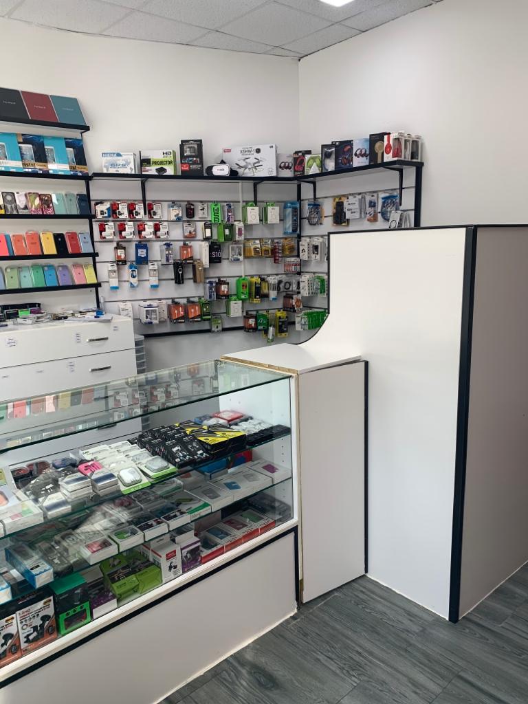 CHIPCENTER | Reparacion de moviles y ordenadores - Reparar en Valdemoro — Interior