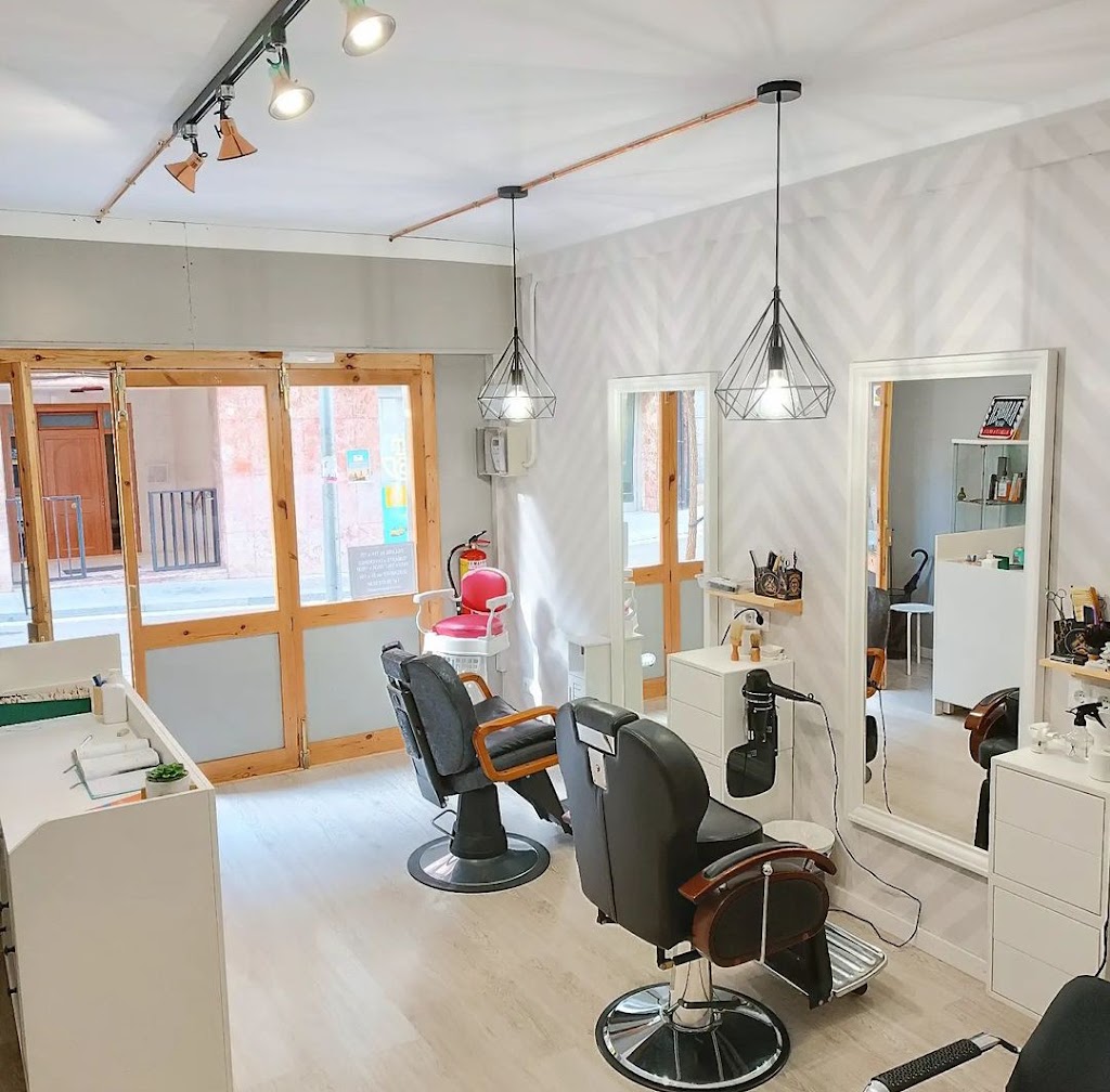Sant Just Peluqueria Barberia — Interior
