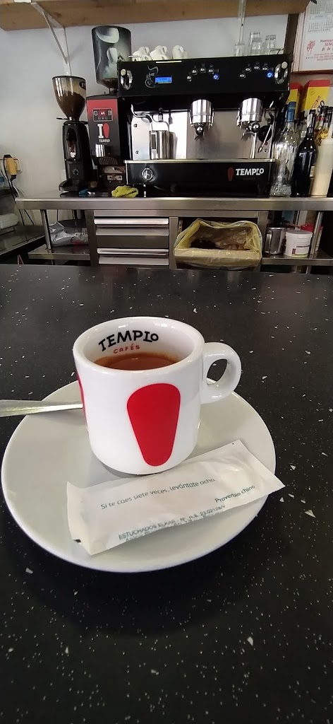 Bar TT's — Comida y bebida