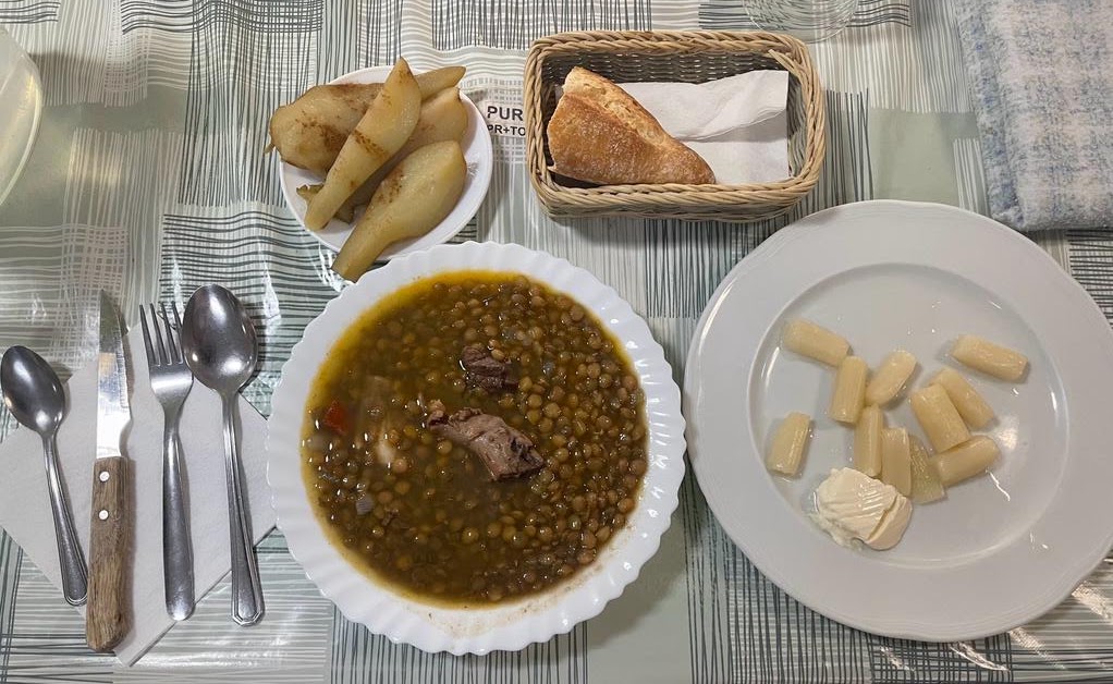 Residencia Madrigal — Comida y bebida