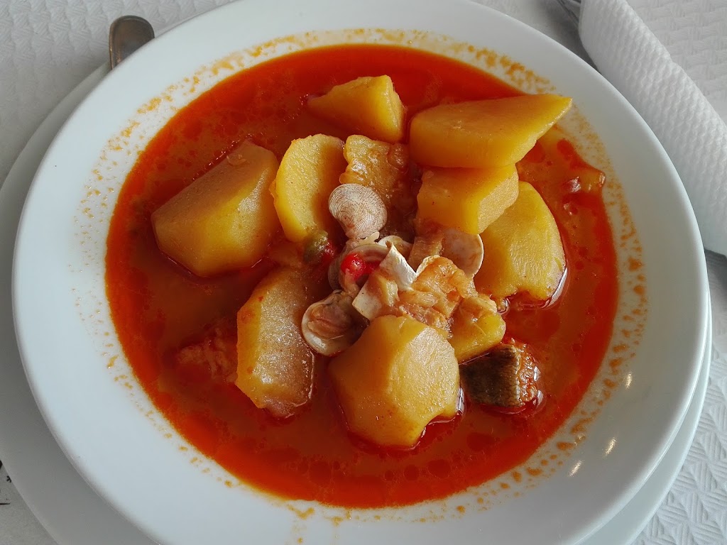 Restaurante Bodegon Del Abuelo — Comida y bebida