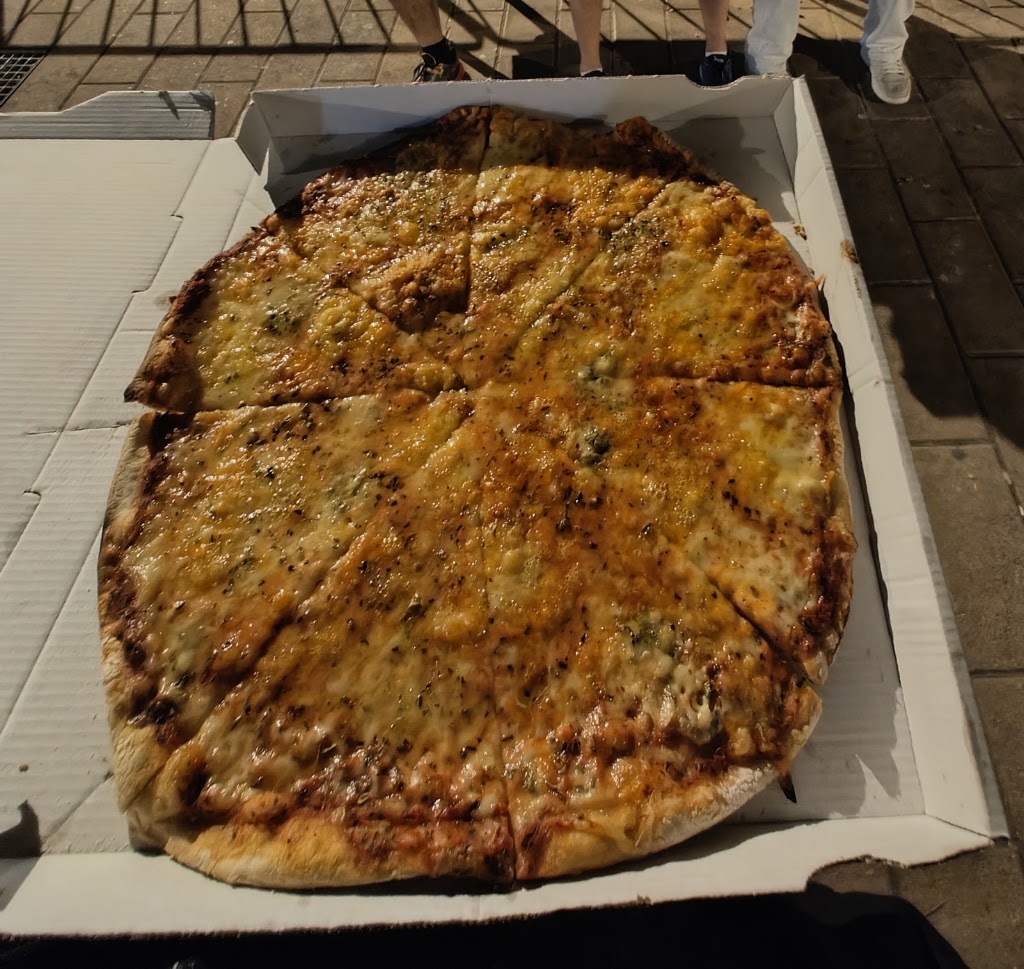 Montserrat pizzeria Cafeteria — Comida y bebida