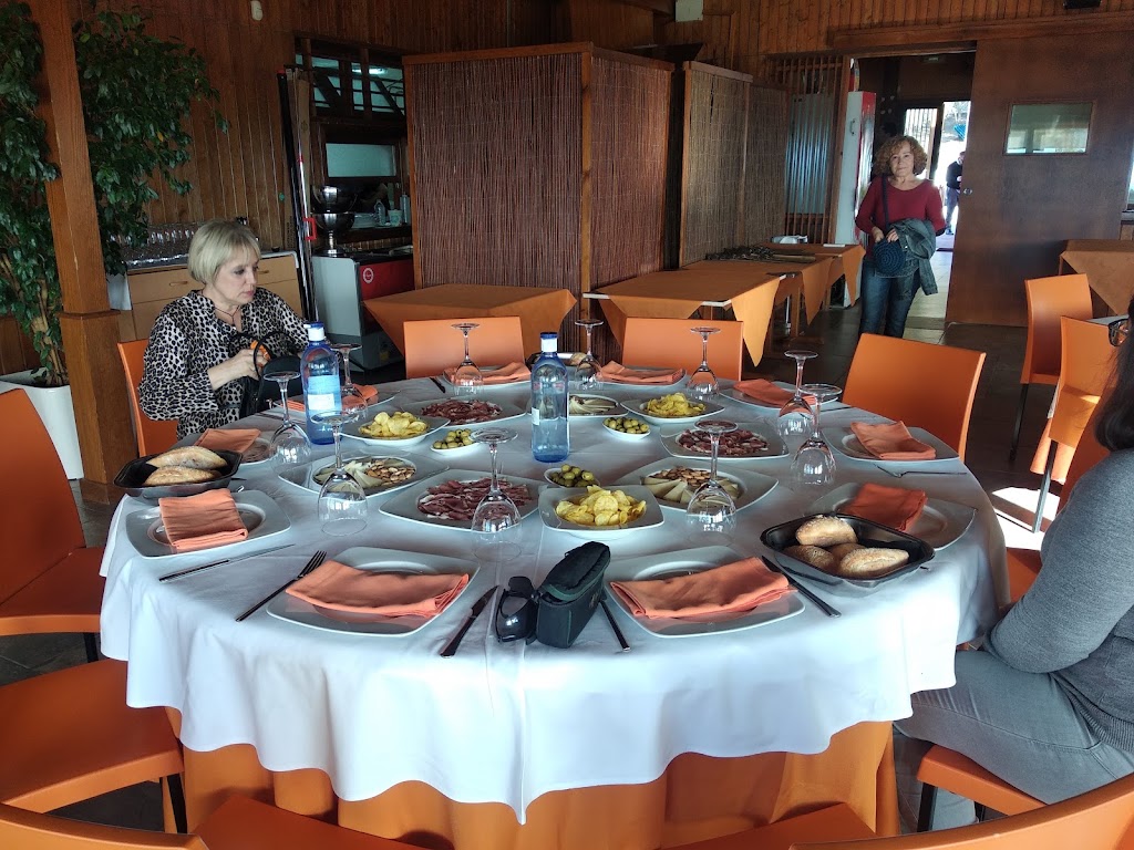 Meson Asador Los Juncos — Comida y bebida