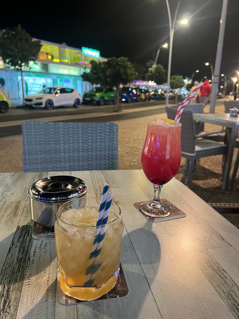 Hawaian Bar — Comida y bebida