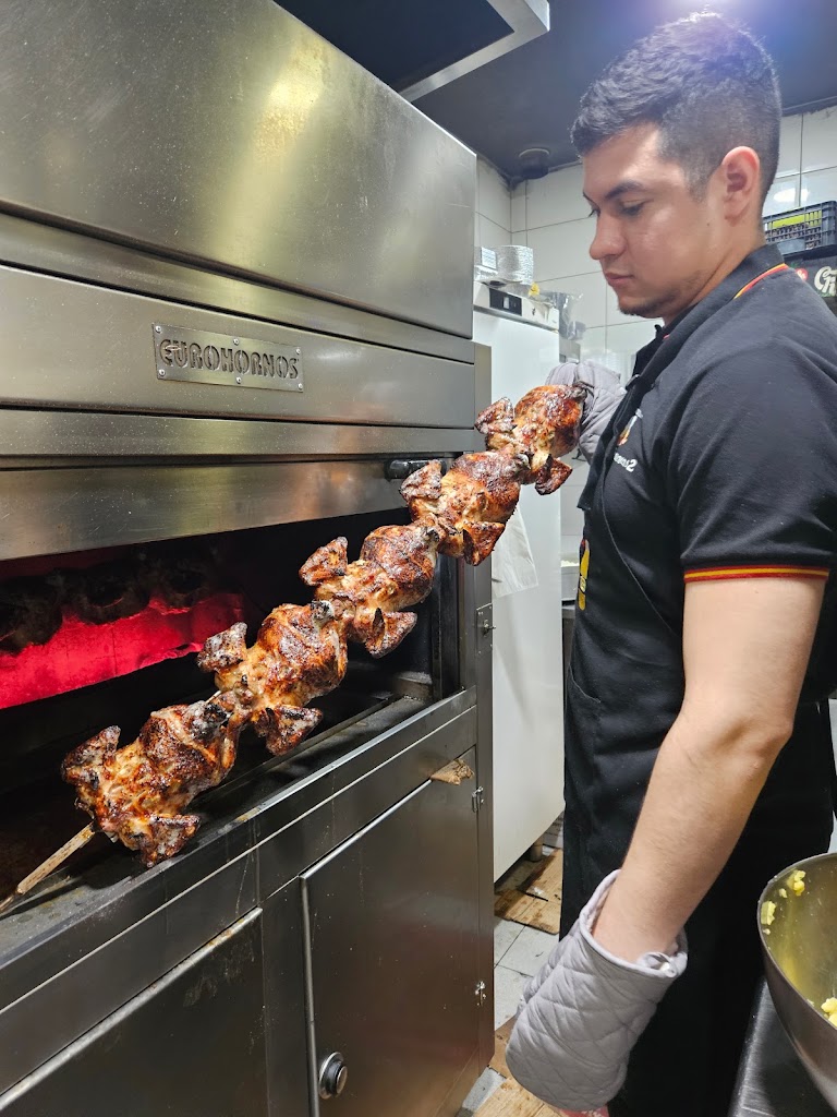 BAR RESTAURANTE DELICIAS PERUANAS 2 - Alcala de Henares — Ambiente