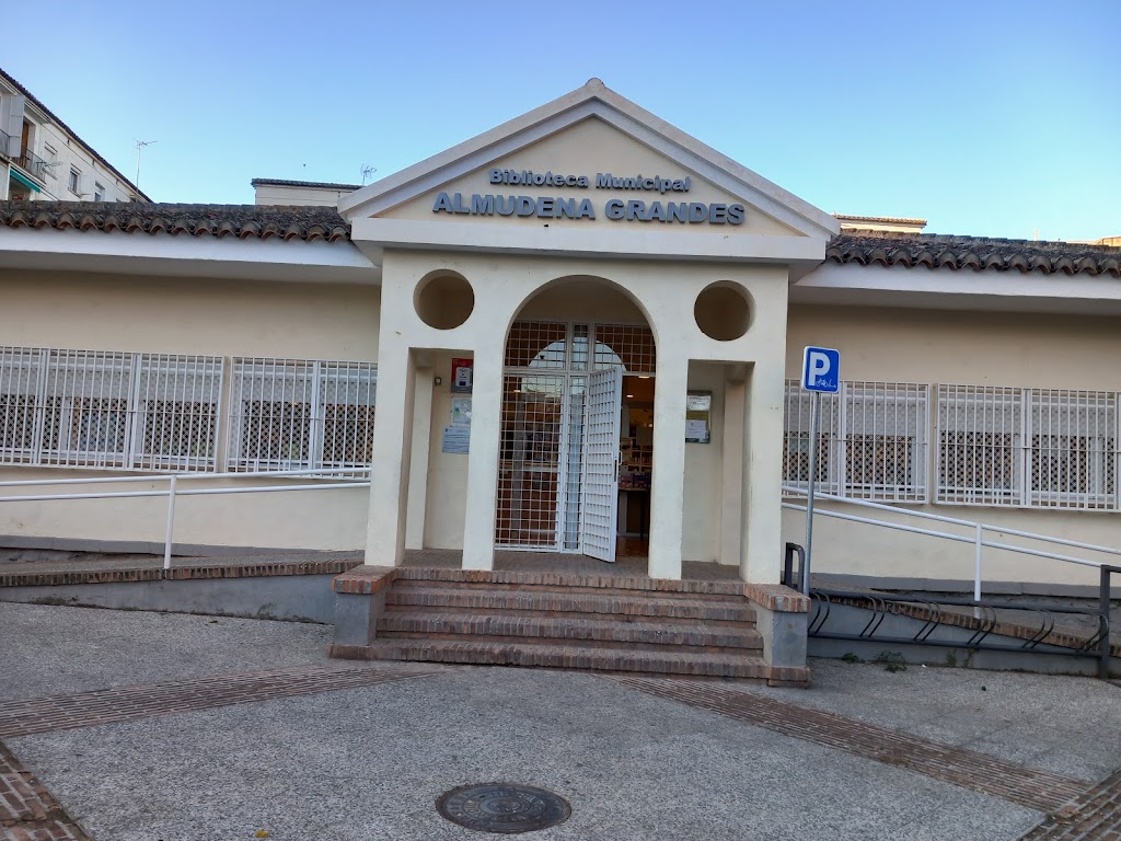 Biblioteca Publica Municipal Zaidin Las Palomas- Almudena Grandes