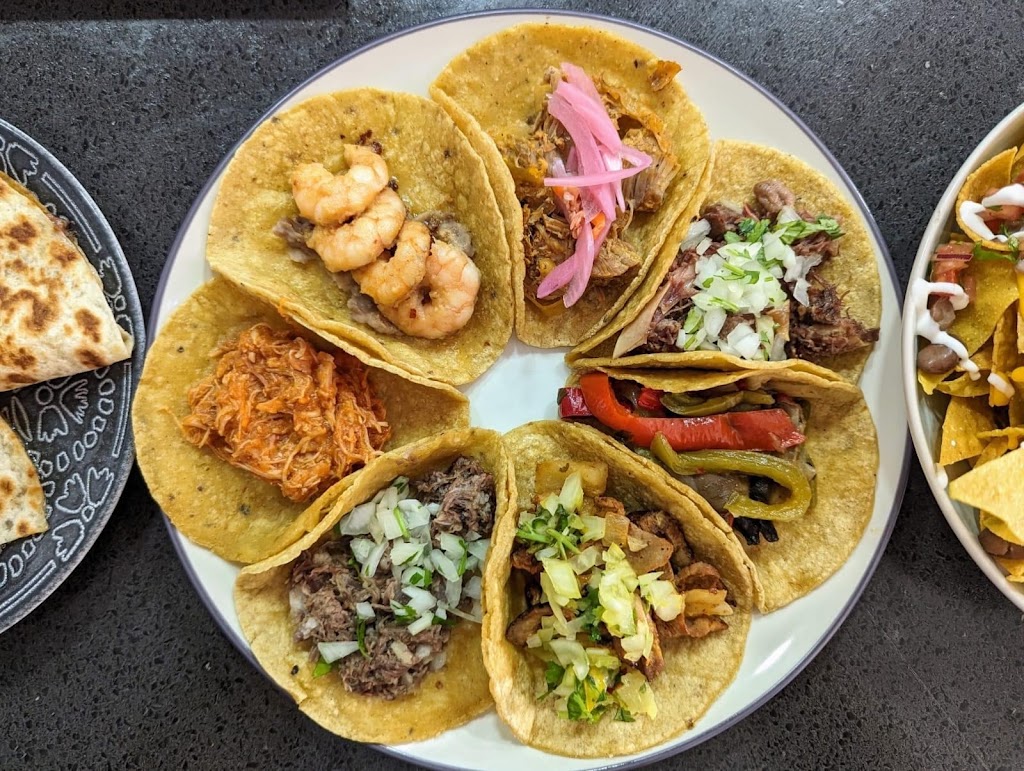 La Iguana Taqueria — Comida y bebida