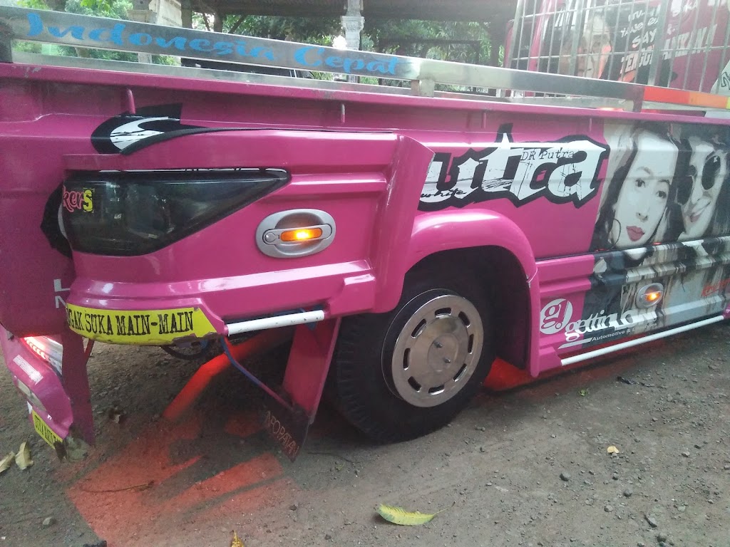 Bengkel Mobil "EM"