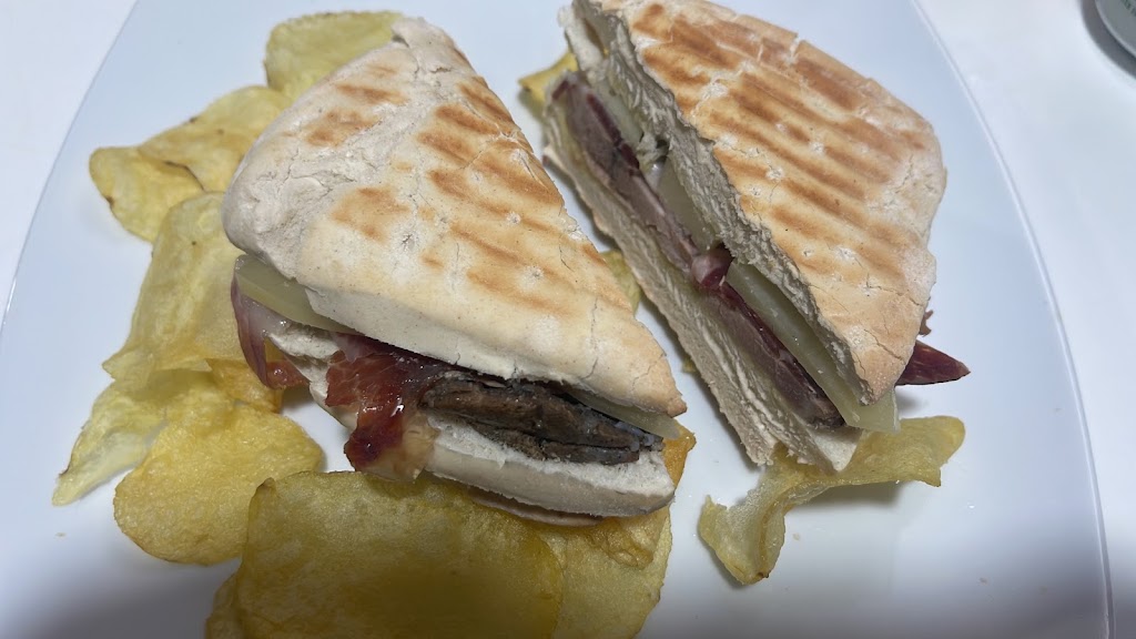 Bar Mairena — Comida y bebida