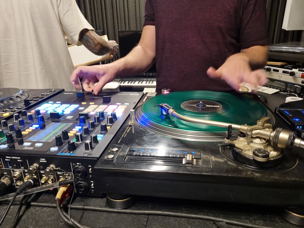 Un Sitio Genial DJ Academy