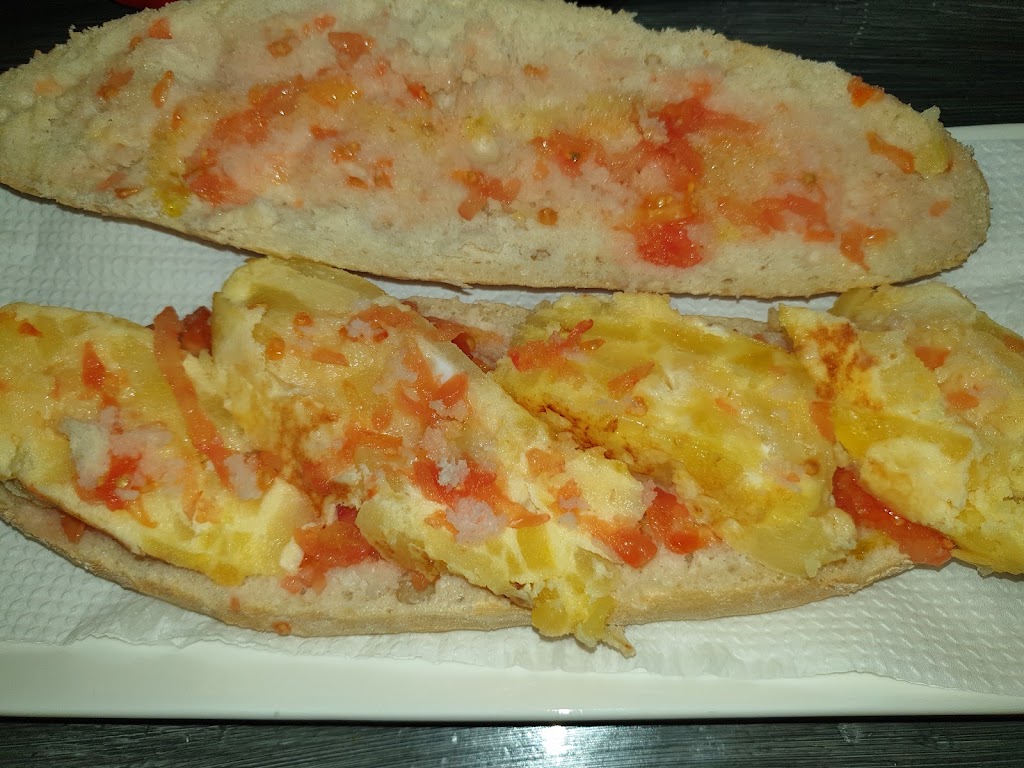 Escape Cafe - Bar — Comida y bebida