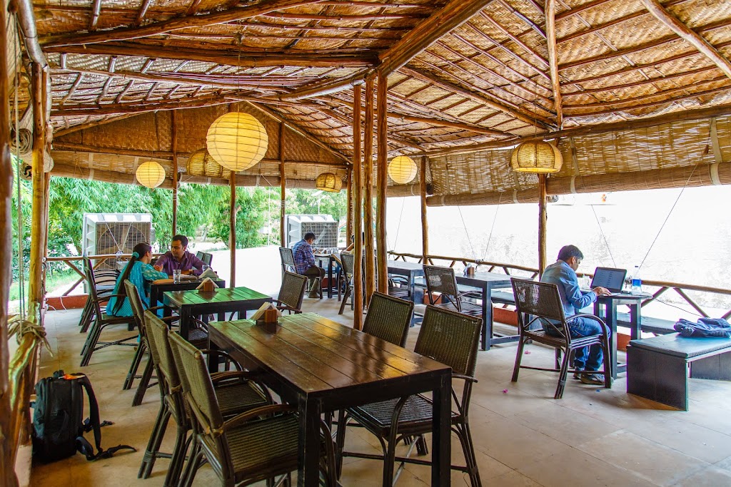 Roots Cafe In The Park