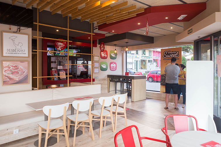Telepizza Naron - Pizza y Comida a Domicilio — Ambiente