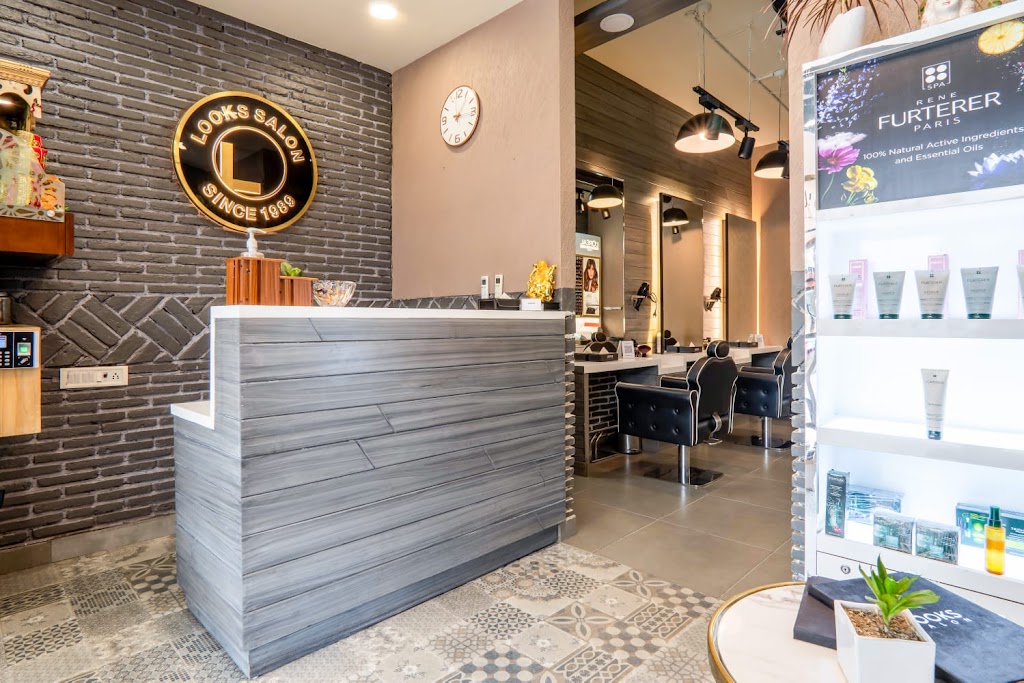 Looks Salon Sector 46 Noida