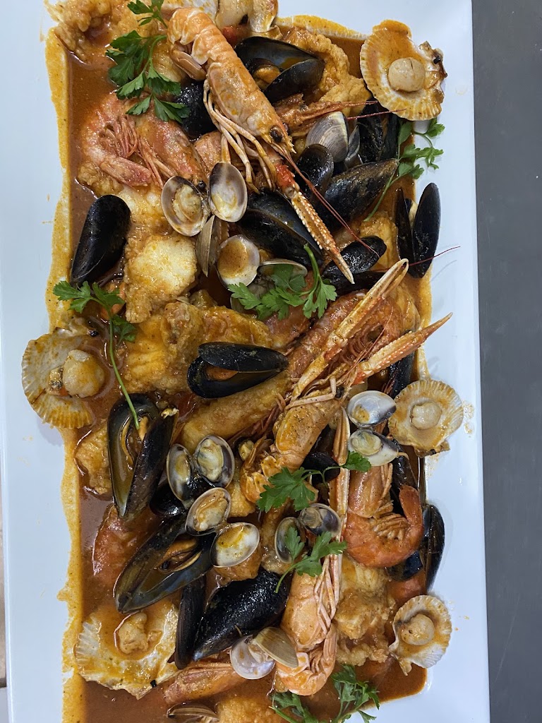 Can Alberto Bar de Tapeo — Comida y bebida