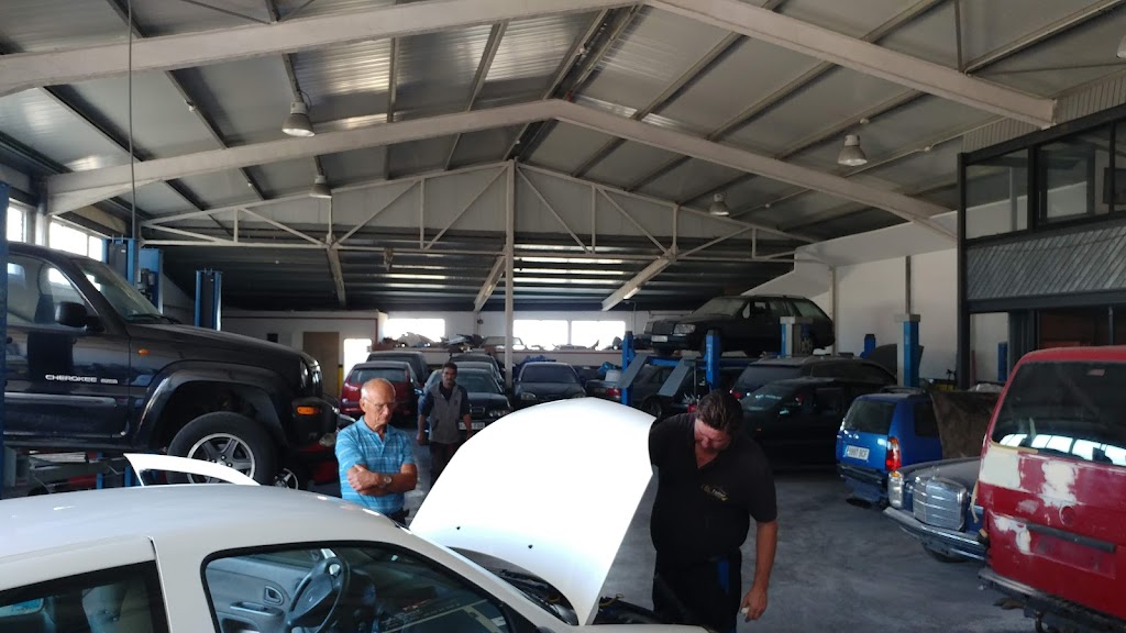 El Taller Dennis Dreisorner