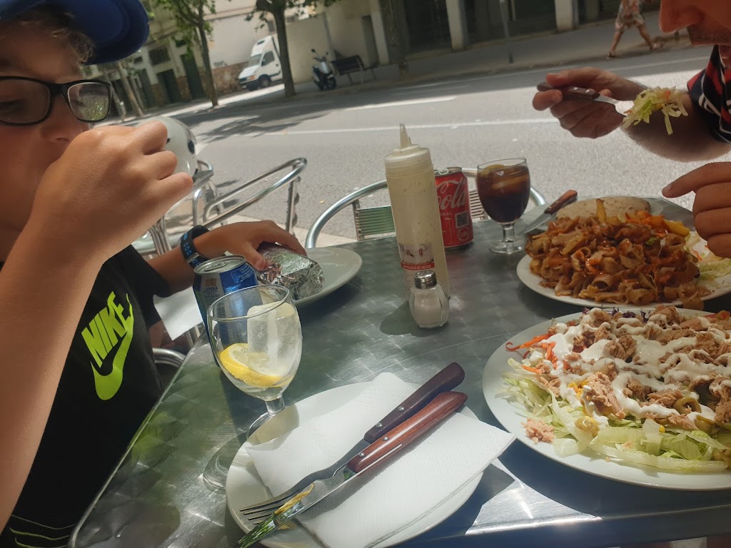 Bar J.R. — Comida y bebida