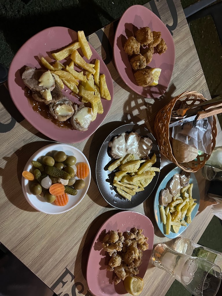 Nuevo bar la mora — Comida y bebida