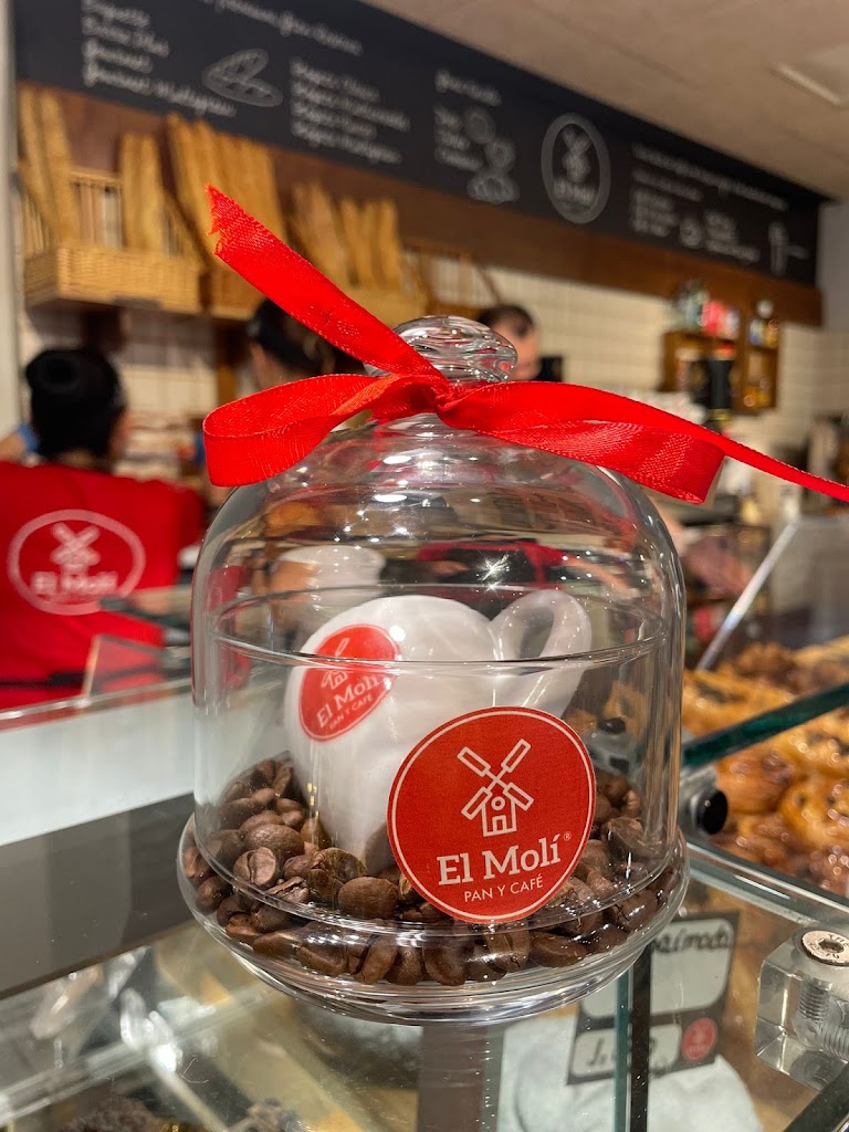 El Moli Pan y Cafe - Hospitalet — Comida y bebida