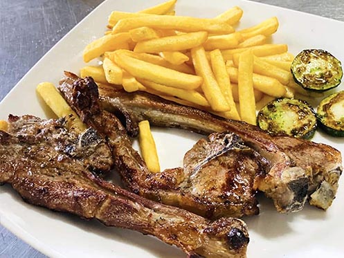 Restaurante Can Pujol — Comida y bebida