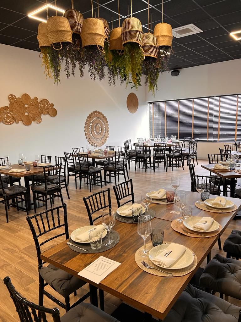 Restaurante D'Raza — Ambiente