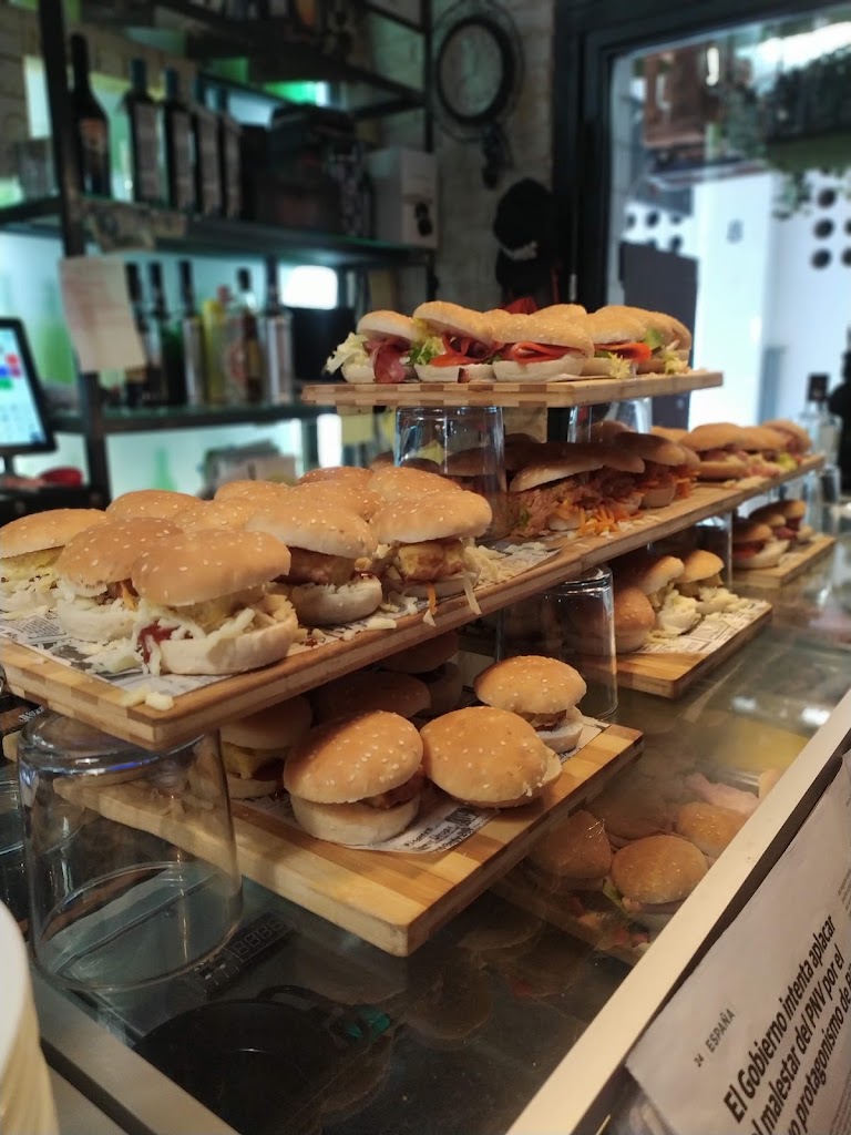 Bar Donaire — Comida y bebida