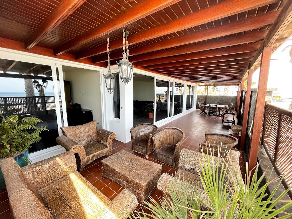 Lanzarote Superhost - La Casa de La Playa