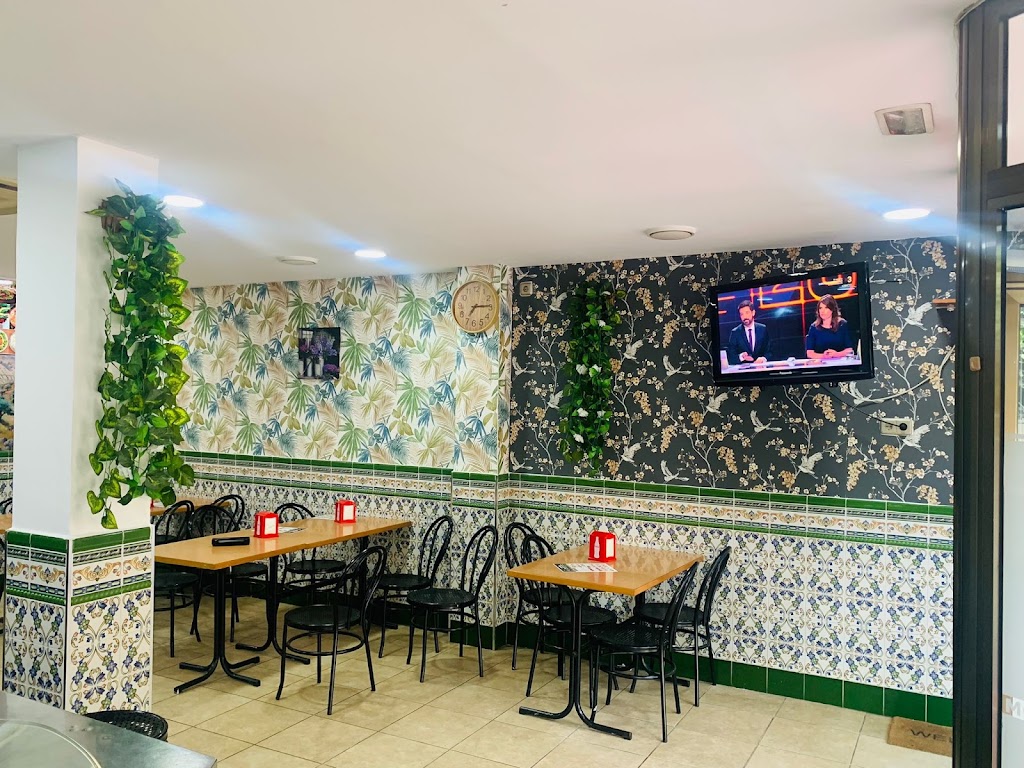Eiffel doner I pizzeria — Ambiente
