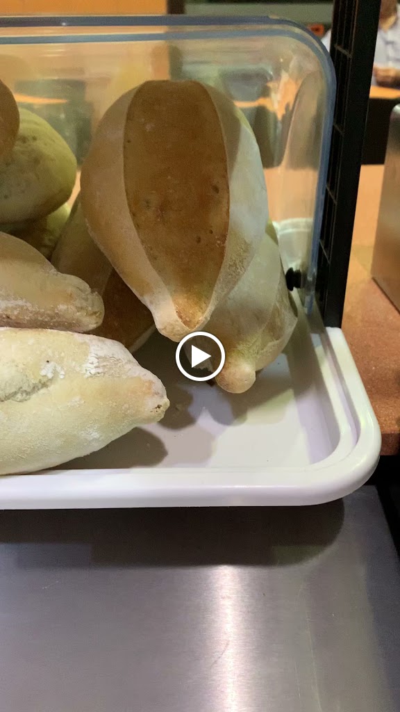El Meson Bar — Comida y bebida