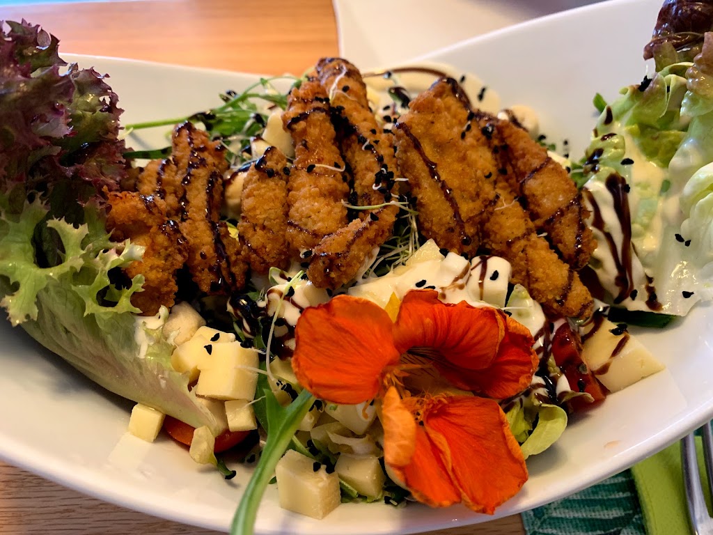 EME22 CAFE BISTRO — Comida y bebida