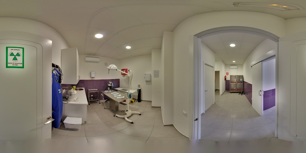 Clinica Veterinaria Joan Miro — Street View y 360deg