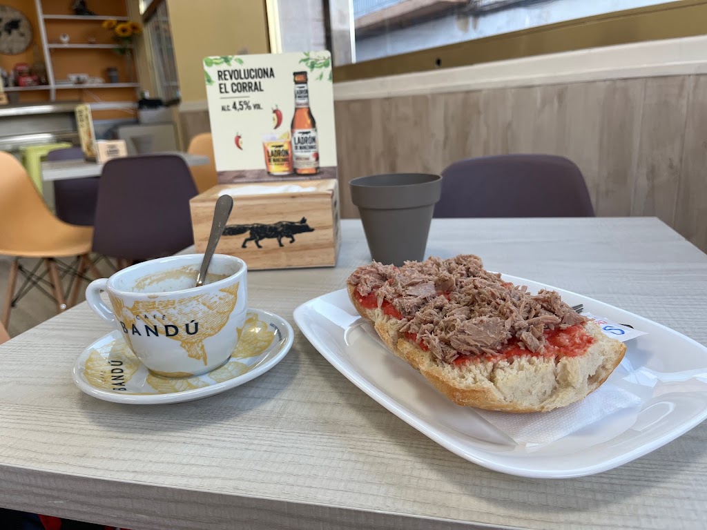 Cafe-Bar La Avenida — Cafe