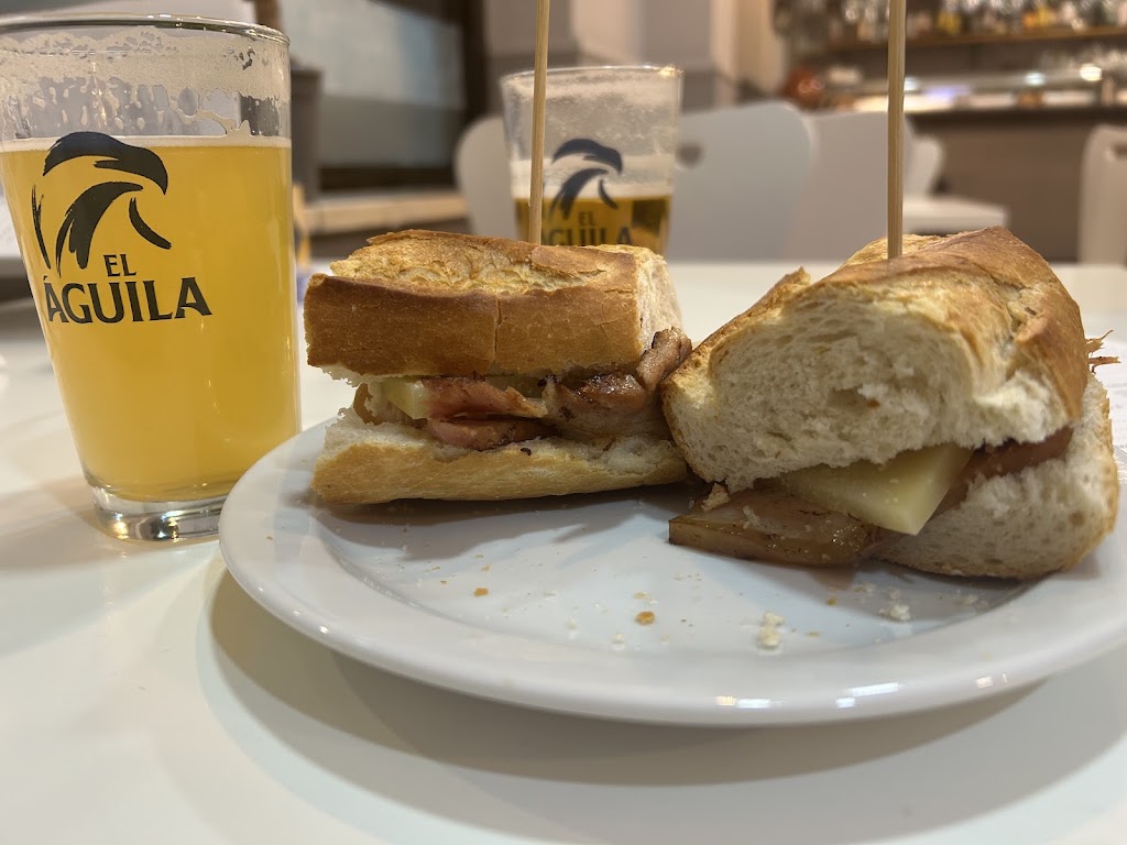 La Cha — Comida y bebida