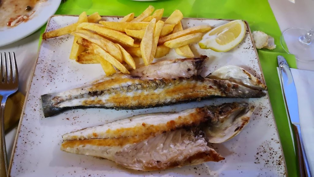 El Caldero Restaurante — Comida y bebida