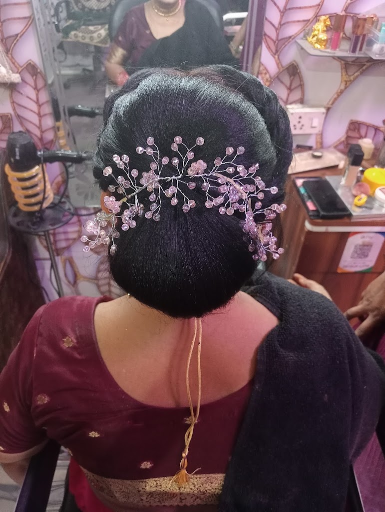 Renu Makeover Acedmy