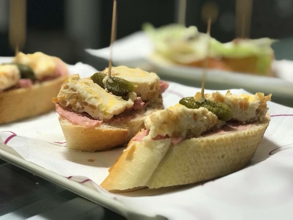 Bar Joaquin — Comida y bebida