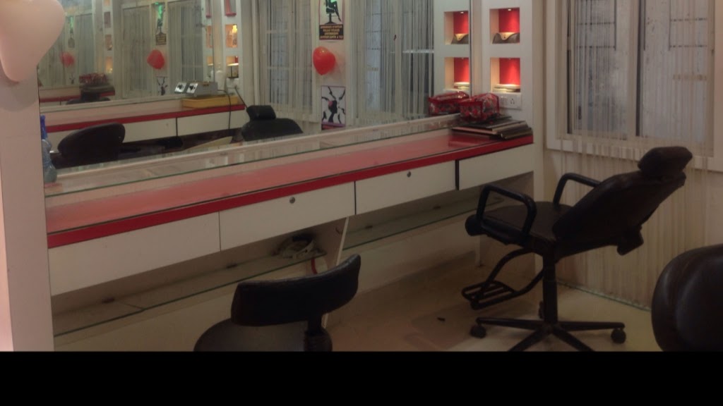 Ratna S Charming Beauty Salon