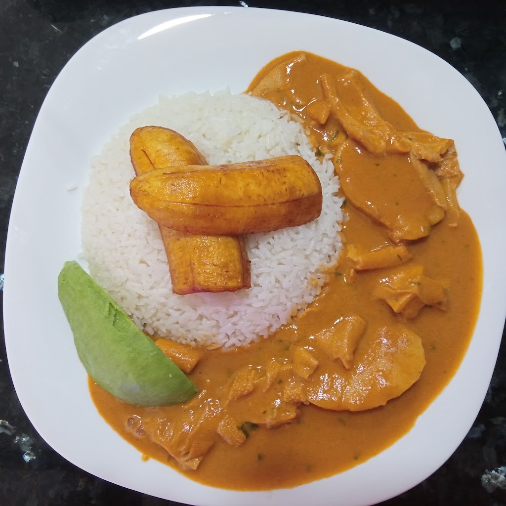 Bar Cafeteria Felix - Comida Ecuatoriana — Pollo al curri