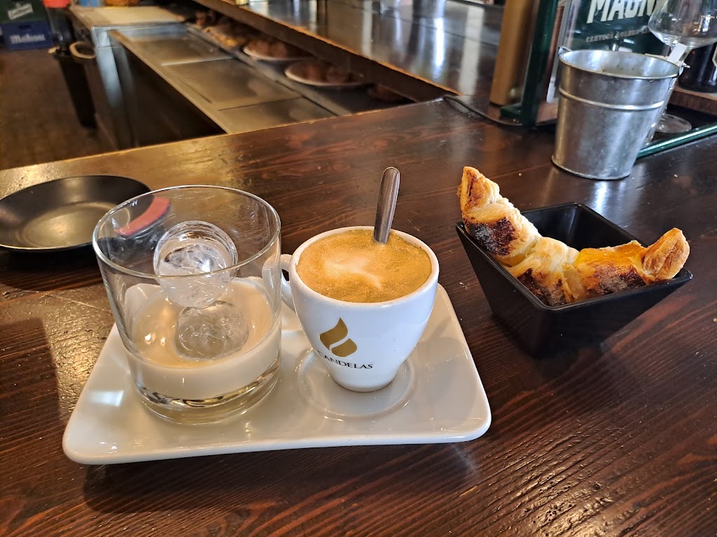 Bar Cerveceria Babu Afrika — Comida y bebida