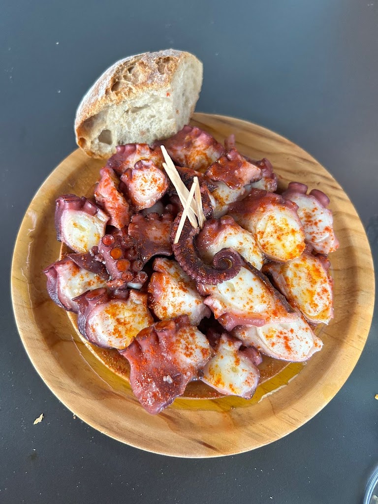 Novo Melody — Comida y bebida