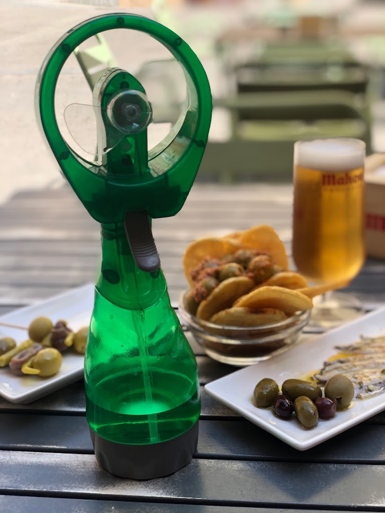 Vermuteria Santa Rita — Comida y bebida