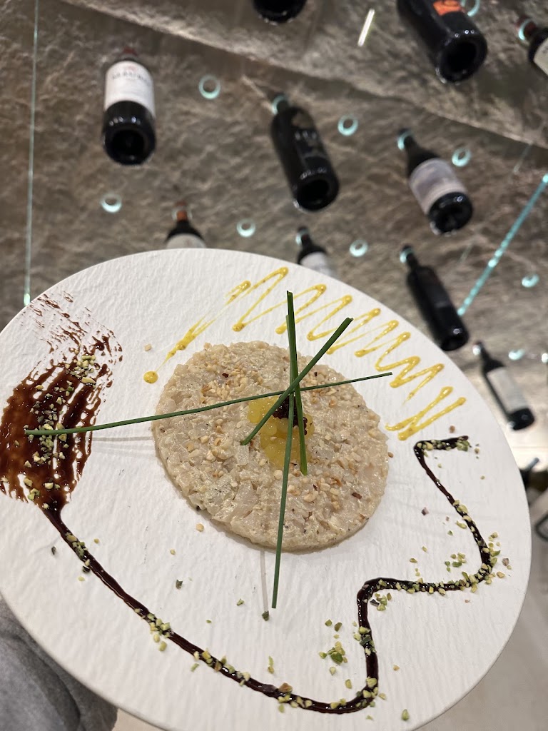 Restaurante DIVI vinoteca — Comida y bebida