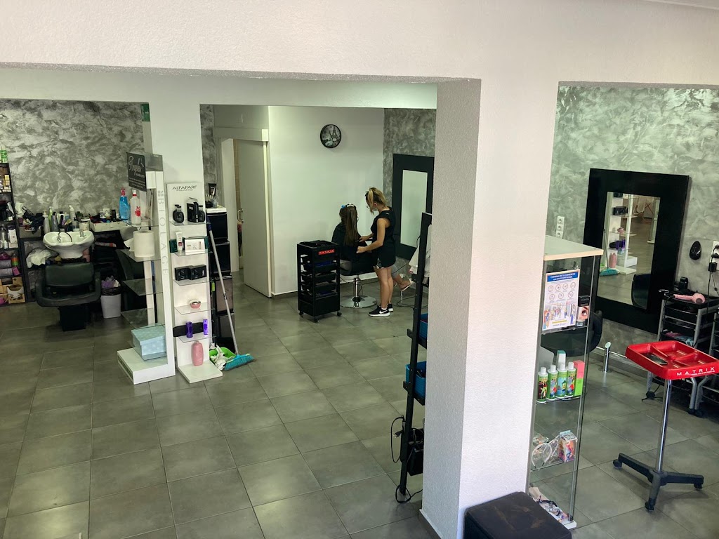 Peluqueria y Estetica Angeles — Interior