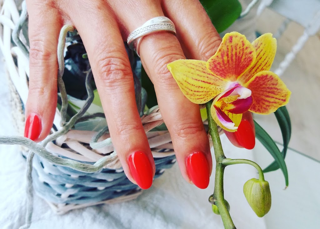 Destellos Nails & BeautyBar — Manicura
